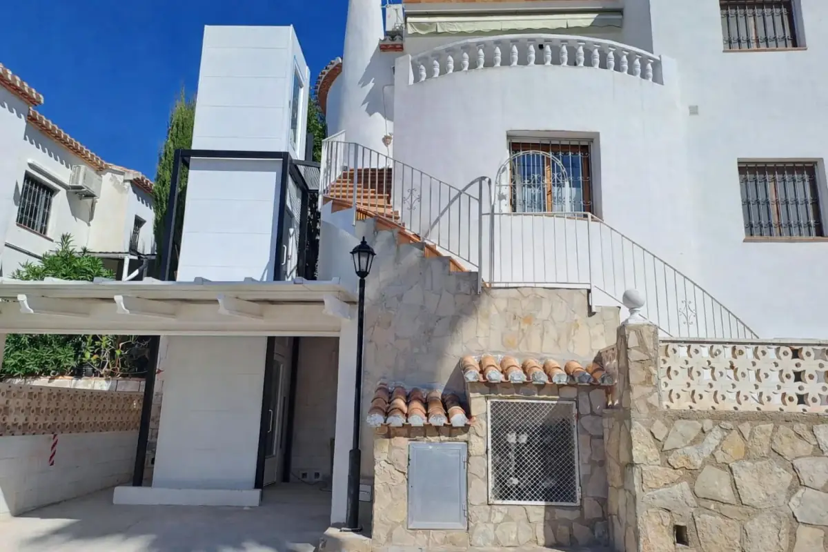 Access Exterior